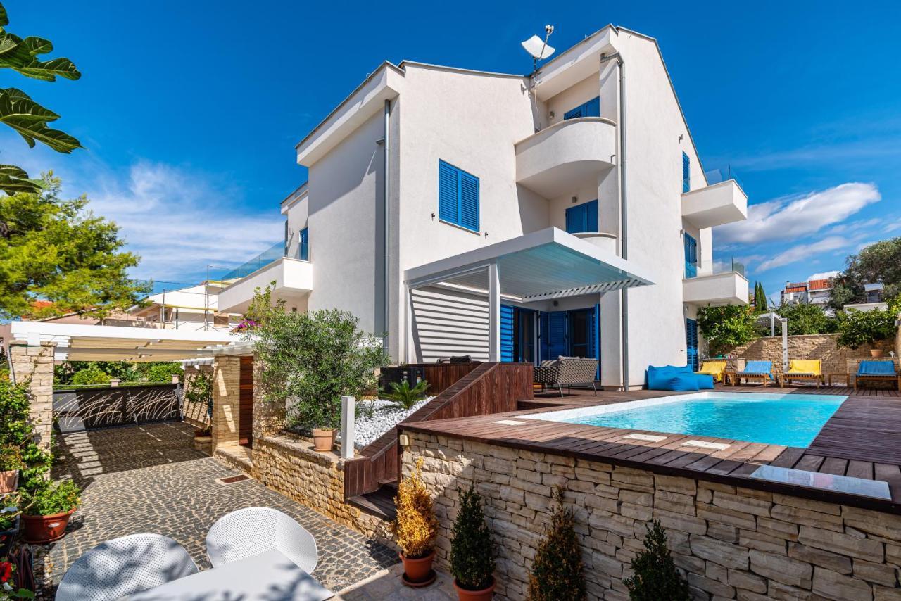 The Luxury Nest - Private Heated Pool Appartement