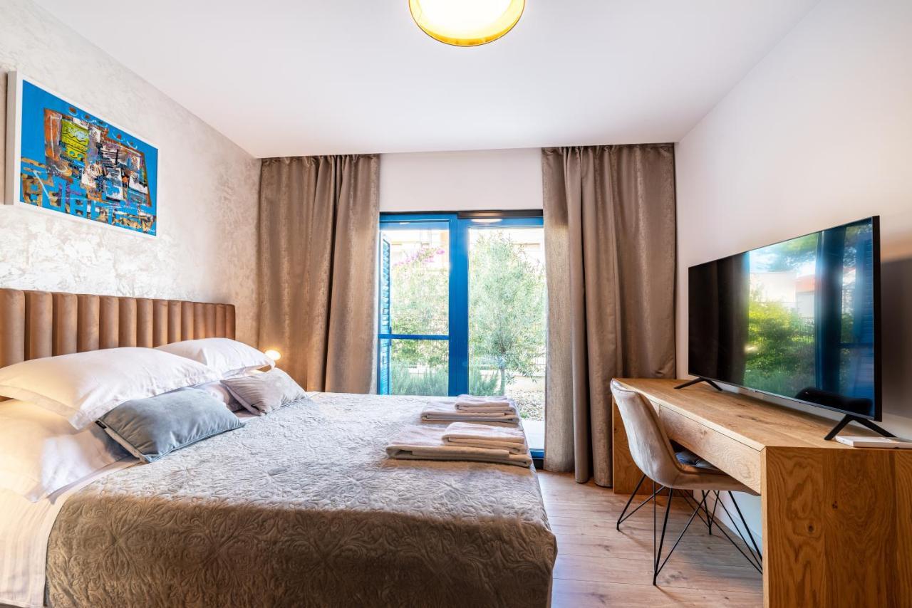 The Luxury Nest - Private Heated Pool Appartement