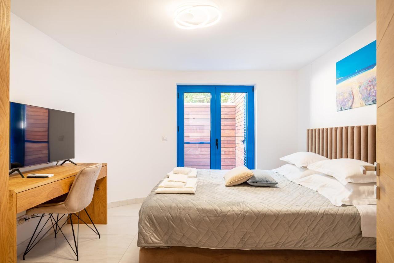 The Luxury Nest - Private Heated Pool Appartement