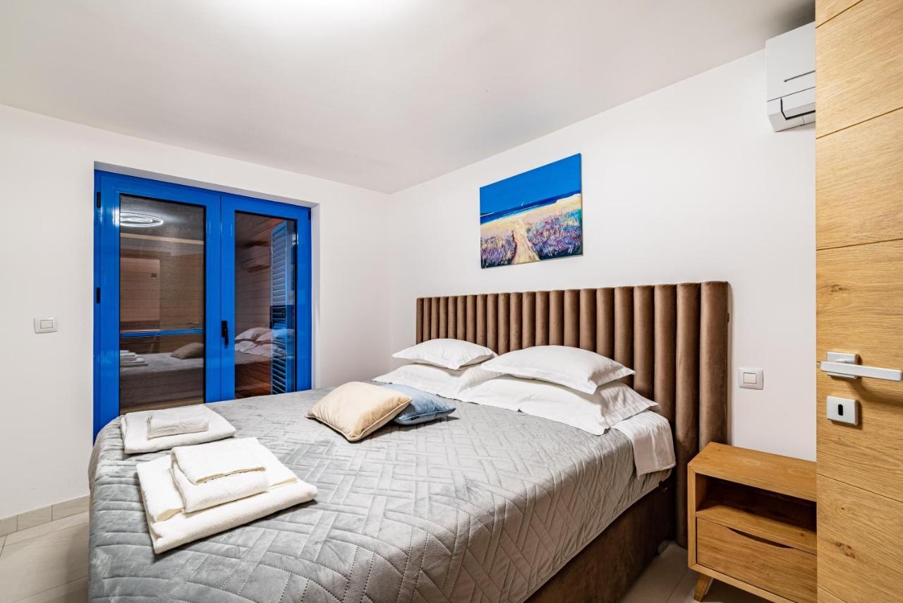 The Luxury Nest - Private Heated Pool Appartement